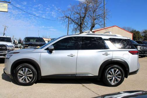 2022 Nissan Pathfinder SL