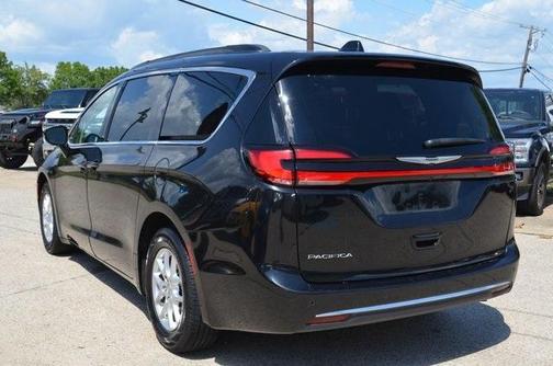 2022 Chrysler Pacifica Touring-L