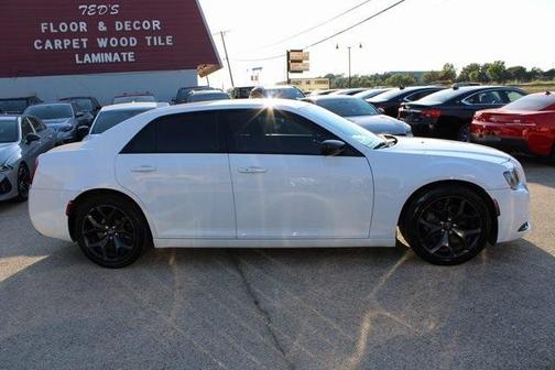 2020 Chrysler 300 Touring