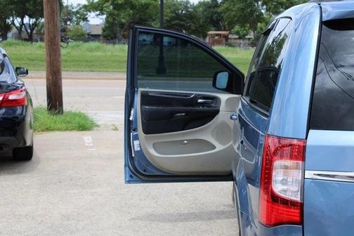 2012 Chrysler Town & Country Touring