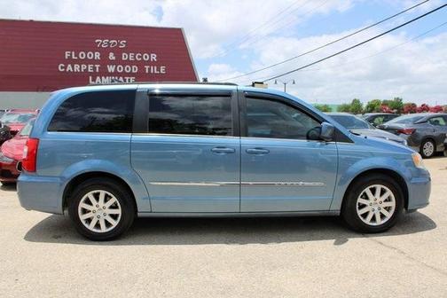 2012 Chrysler Town & Country Touring