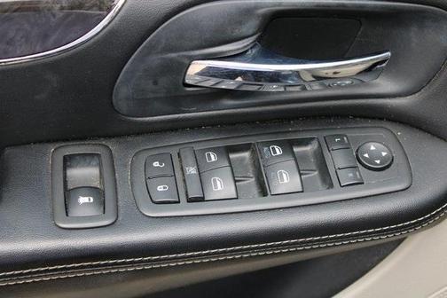 2012 Chrysler Town & Country Touring