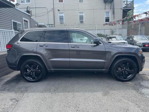 Photo 3 of 32 of 2015 Jeep Grand Cherokee Altitude