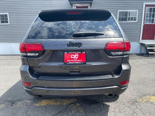 Photo 4 of 32 of 2015 Jeep Grand Cherokee Altitude