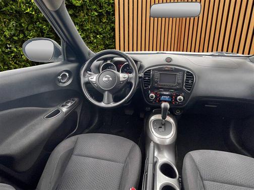 White Pearl 2012 Nissan Juke SV