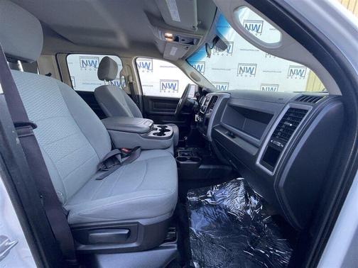 2017 RAM 2500 Tradesman Crew Cab 4x4 6'4' Box