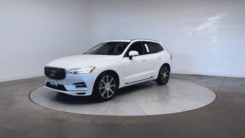 Crystal White Metallic 2021 Volvo XC60 Recharge Plug-In Hybrid T8 Inscription