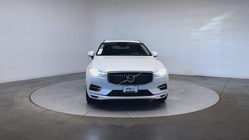 Crystal White Metallic 2021 Volvo XC60 Recharge Plug-In Hybrid T8 Inscription