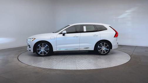 Crystal White Metallic 2021 Volvo XC60 Recharge Plug-In Hybrid T8 Inscription