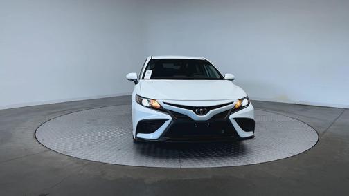 Ice Cap 2024 Toyota Camry SE