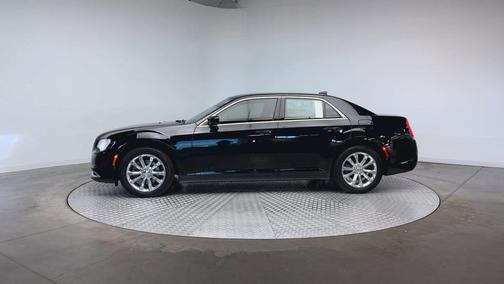 2017 Chrysler 300 Limited