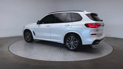 Mineral White Metallic 2023 BMW X5 M50i