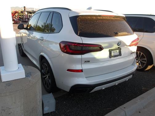 Mineral White Metallic 2023 BMW X5 M50i
