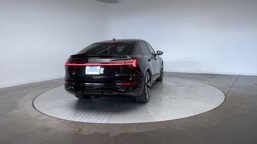 2024 Audi Q8 e-tron Prestige
