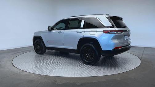 Silver Zynith 2023 Jeep Grand Cherokee Limited