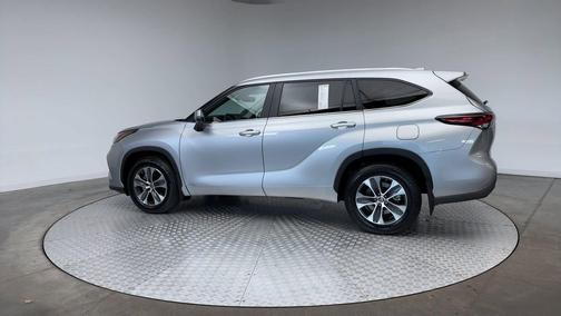 2024 Toyota Highlander Hybrid XLE