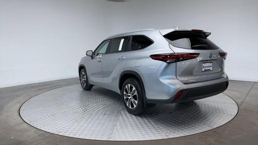 2024 Toyota Highlander Hybrid XLE