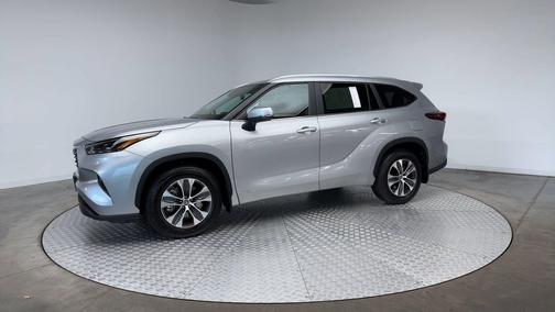 2024 Toyota Highlander Hybrid XLE