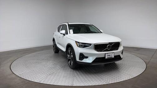 2024 Volvo XC40 B5 Plus Bright Theme