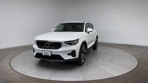 2024 Volvo XC40 B5 Plus Bright Theme