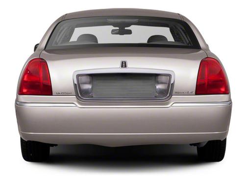 Vibrant White 2010 Lincoln Town Car Signature