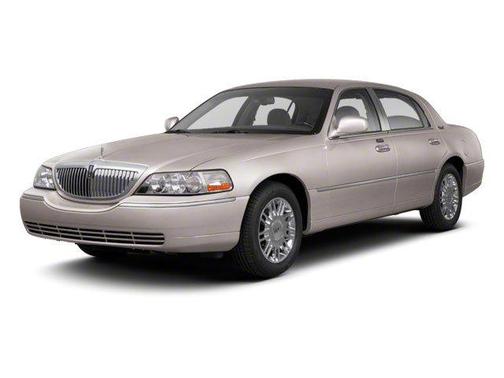 Vibrant White 2010 Lincoln Town Car Signature