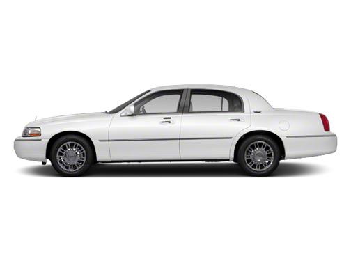 Vibrant White 2010 Lincoln Town Car Signature