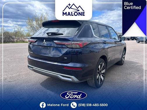 Blue 2025 Mitsubishi Outlander SE