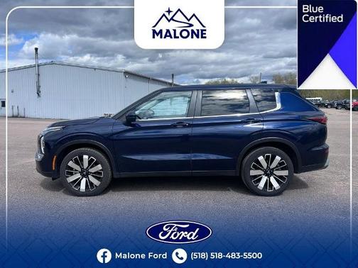 Blue 2025 Mitsubishi Outlander SE
