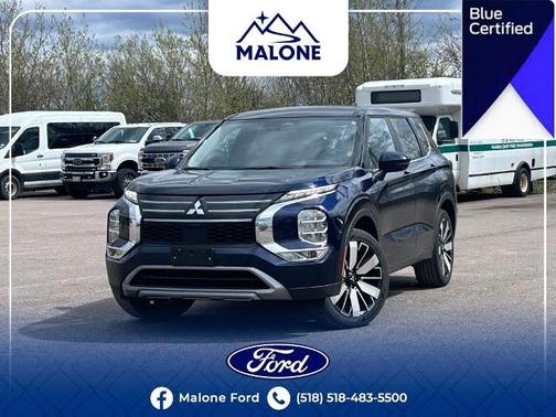 Blue 2025 Mitsubishi Outlander SE
