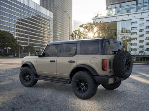 Desert Sand 2026 Ford Bronco Outer Banks