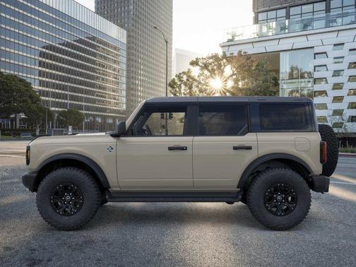 Desert Sand 2026 Ford Bronco Outer Banks