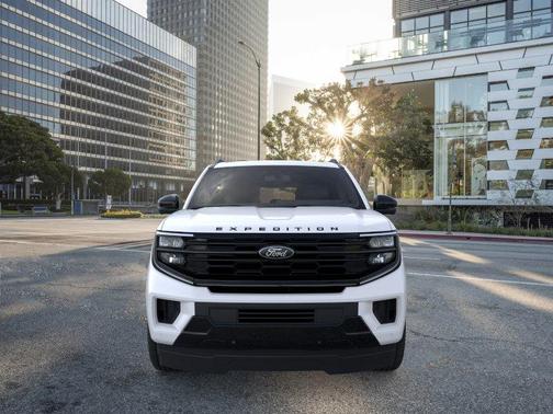Star White 2026 Ford Expedition Max Platinum