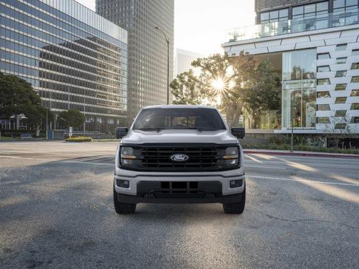 Avalanche 2026 Ford F-150 XLT