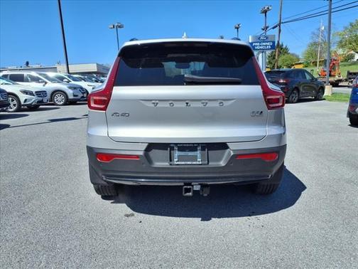 2023 Volvo XC40 B5 Plus Dark Theme