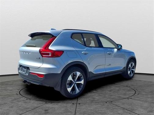 2023 Volvo XC40 B5 Plus Dark Theme