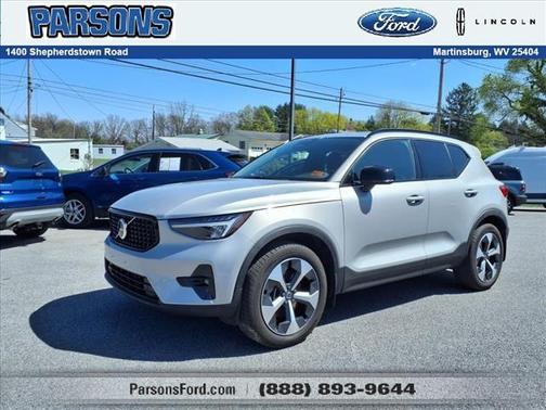 2023 Volvo XC40 B5 Plus Dark Theme