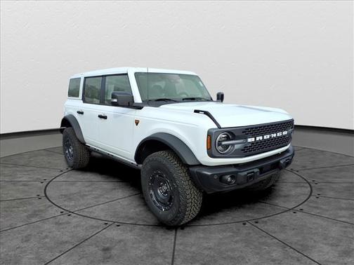 Oxford White 2025 Ford Bronco Badlands
