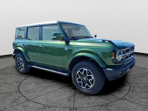 Eruption Green Metallic 2023 Ford Bronco Outer Banks