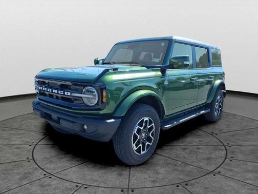 Eruption Green Metallic 2023 Ford Bronco Outer Banks
