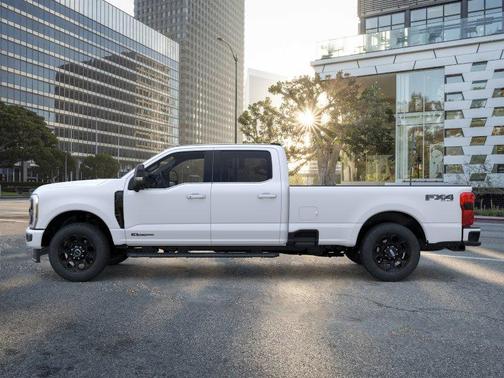 Star White 2026 Ford F-350 Lariat Super Duty