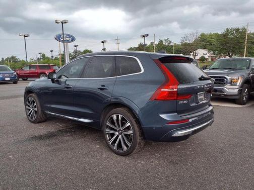 2023 Volvo XC60 B5 Ultimate Bright Theme