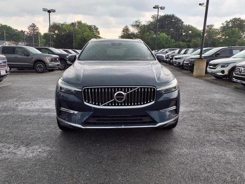 2023 Volvo XC60 B5 Ultimate Bright Theme