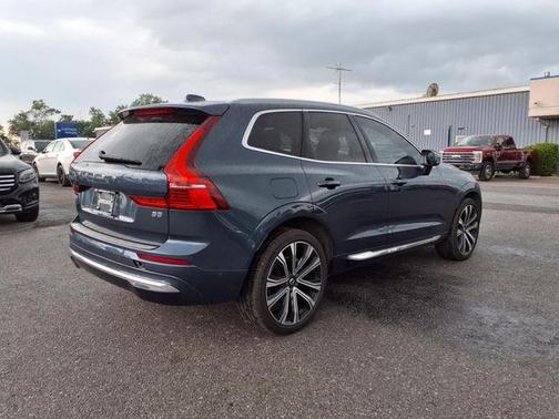 2023 Volvo XC60 B5 Ultimate Bright Theme