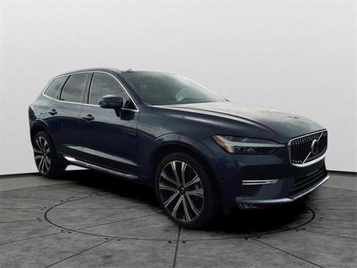 2023 Volvo XC60 B5 Ultimate Bright Theme
