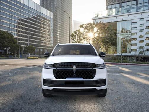 Star White 2026 Lincoln Navigator L Reserve