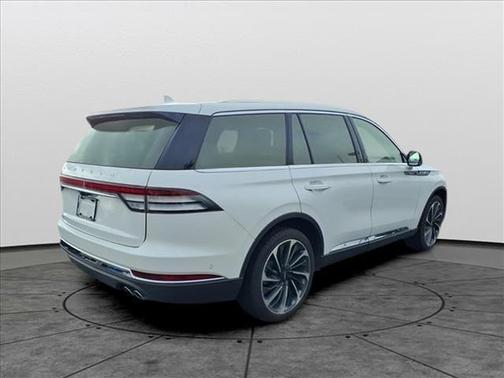 White Metallic 2022 Lincoln Aviator Reserve AWD