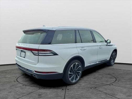 White Metallic 2022 Lincoln Aviator Reserve AWD