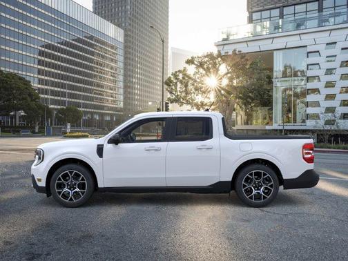 Oxford White 2026 Ford Maverick Lariat
