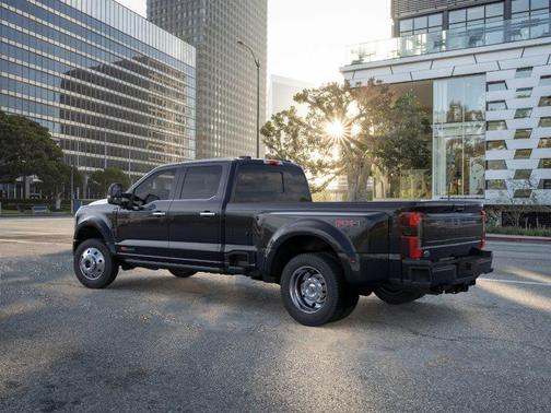 Agate Black Metallic 2026 Ford F-450 Platinum